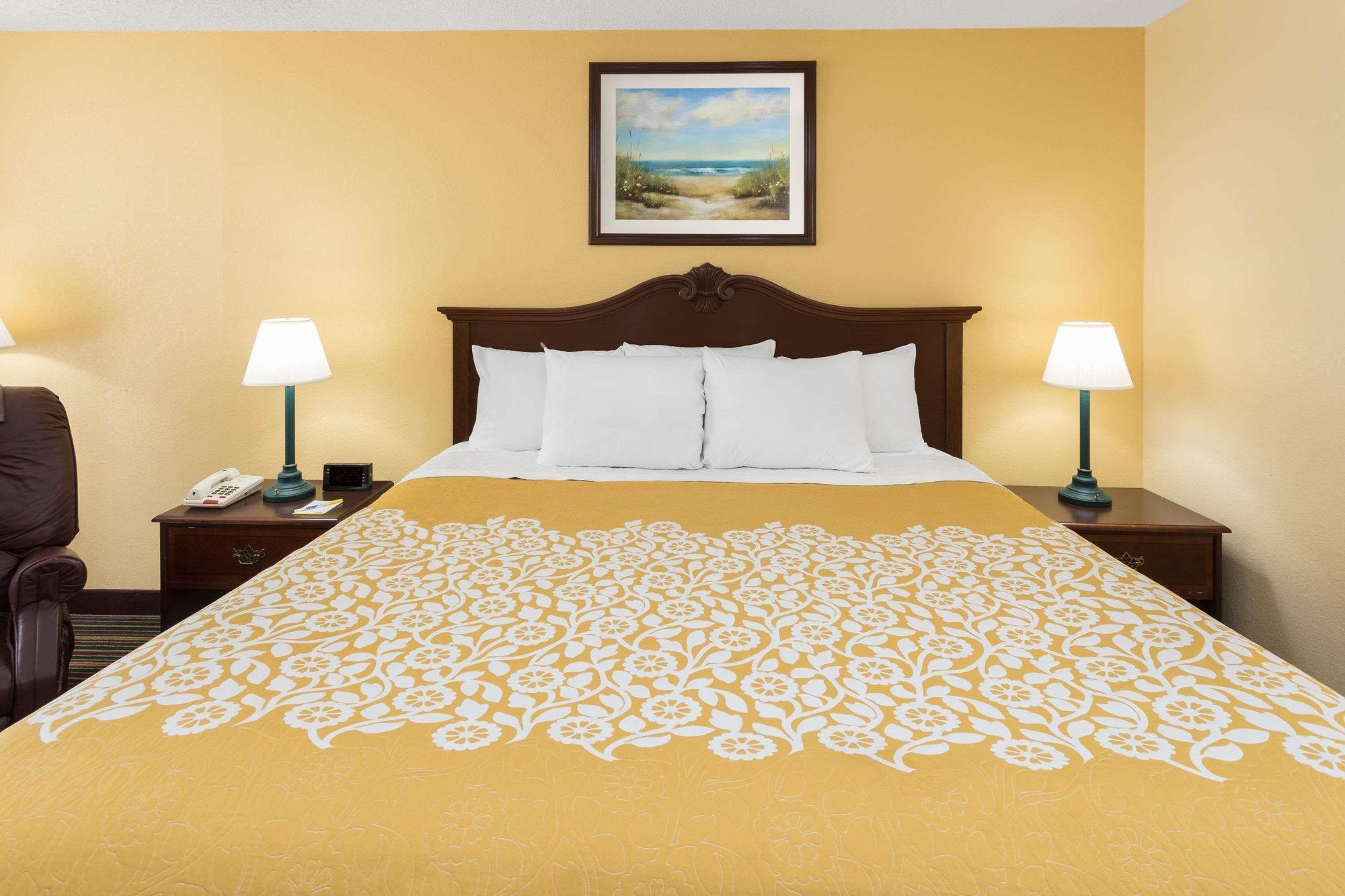 Days Inn by Wyndham Mt Pleasant Charleston Patriots Point - photo 3