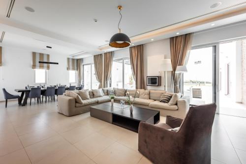 Seafront Villa Cecelia by Ruidoso Luxury