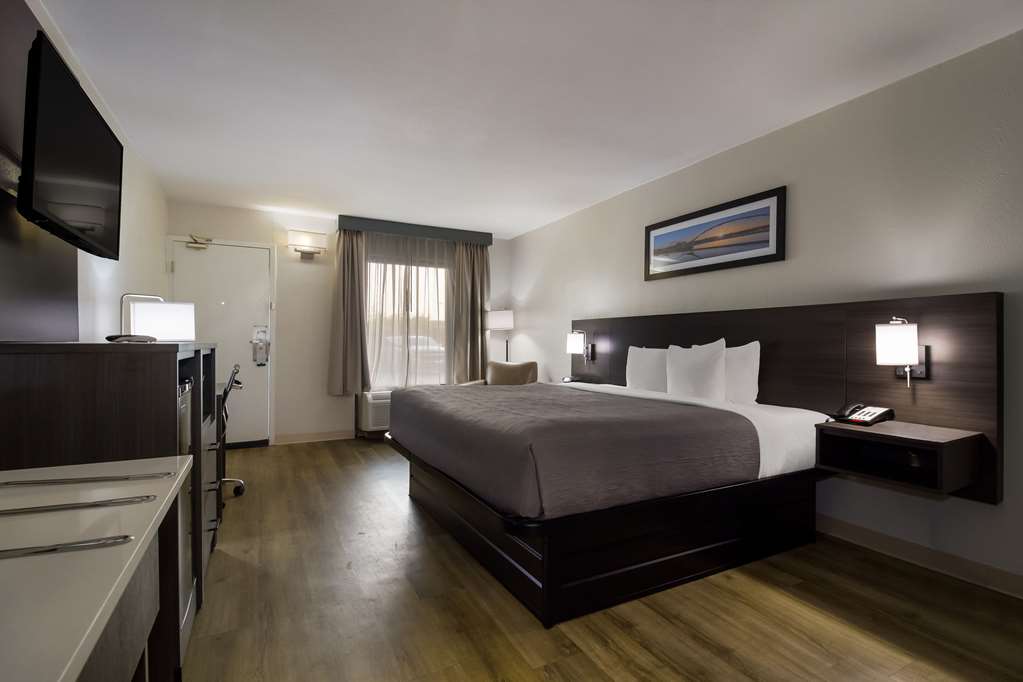 Quality Inn Coliseum - photo 17