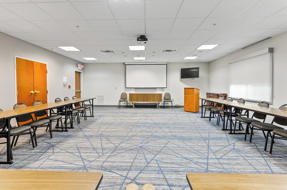 Holiday Inn Express Hotel & Suites Mount Airy by IHG - photo 35
