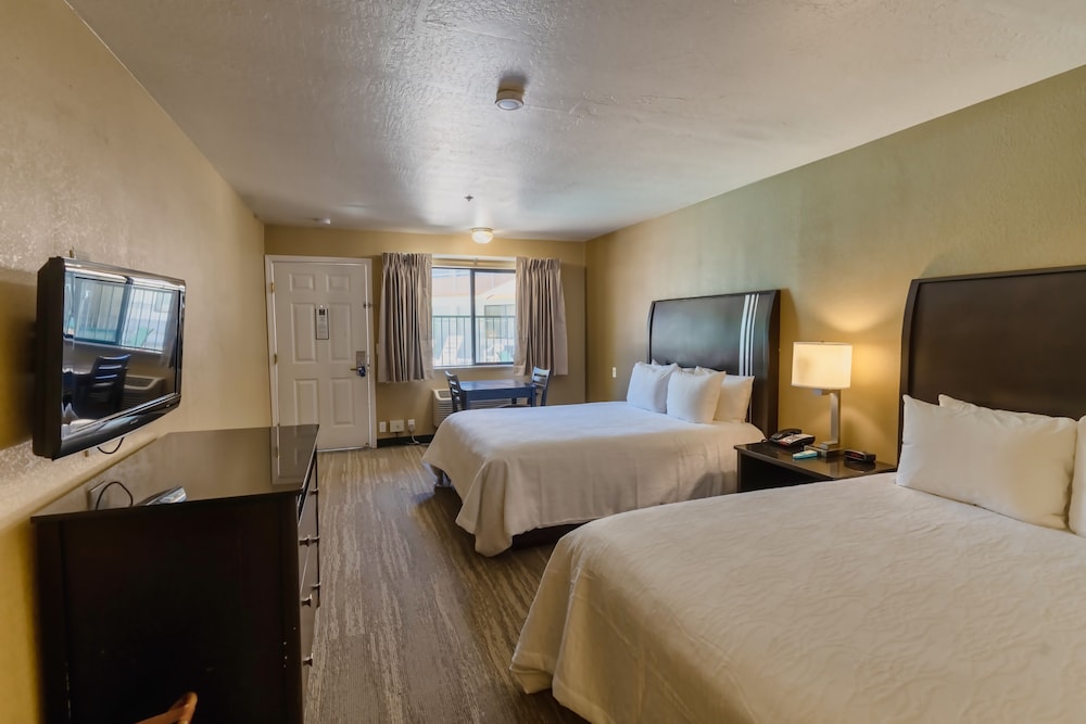 The Oakhurst Inn at Yosemite - photo 15