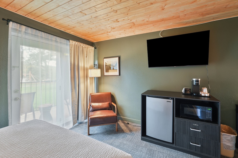 Tremont Lodge & Resort - photo 180