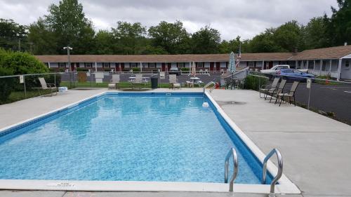 Newport Motel - photo 8