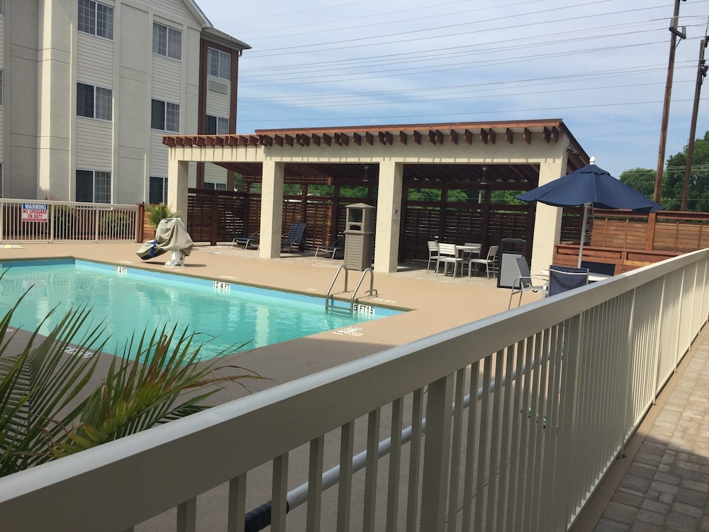 Candlewood Suites Charlotte Arrowood by IHG - photo 26