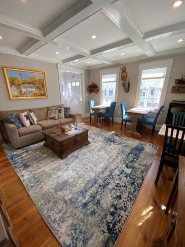 The Clarendon House - photo 23