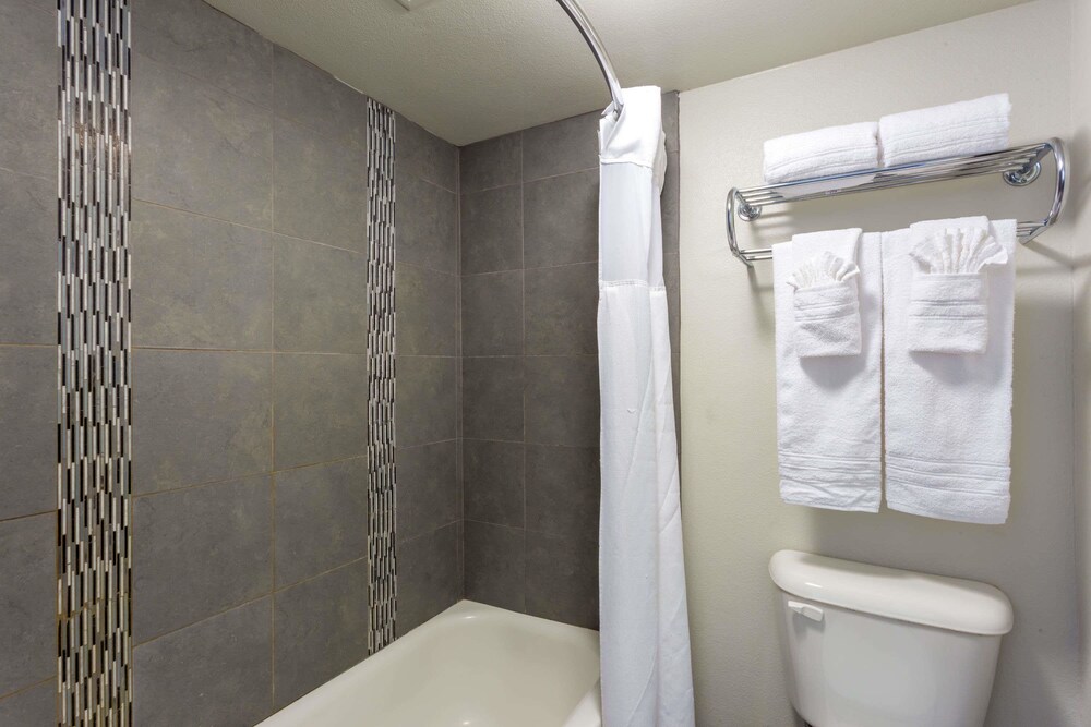 Howard Johnson Scottsdale Old Town - photo 11