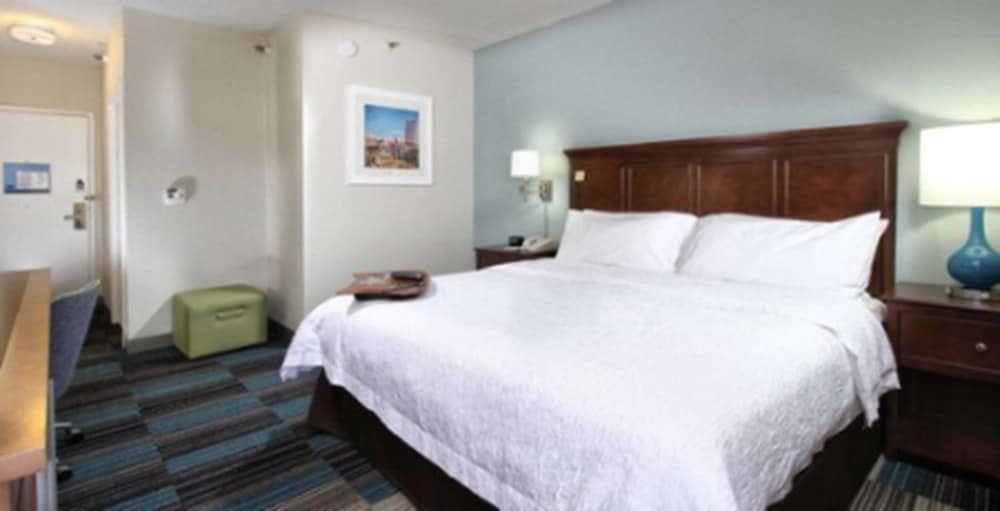Hampton Inn Tucson Airport - photo 11