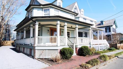 657 Hughes Street in Cape May, United States