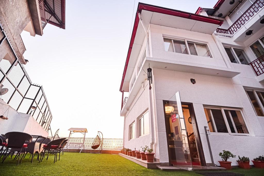 Hotel The Pride - carbon neutral hotel in Kota