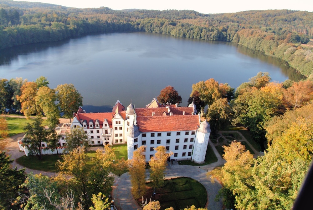 Schlosshotel Podewils — hotel in Polanow