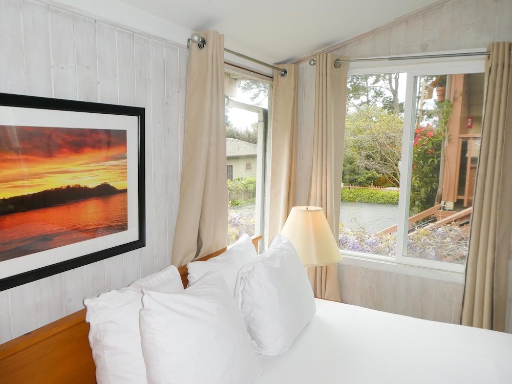 Carmel Fireplace Inn - photo 13