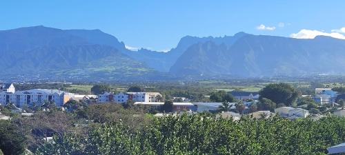 T3 panoramic en front de mer — 4-Star Luxury Hotel in Saint-Pierre, Réunion