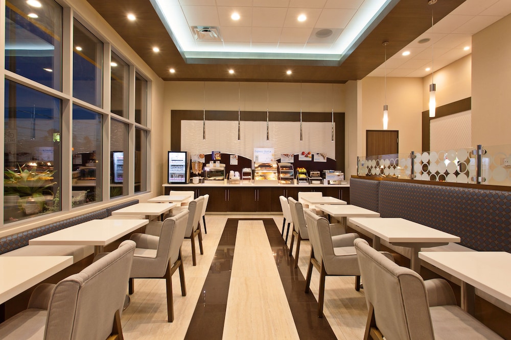 Hampton Inn by Hilton North Hollywood - photo 12