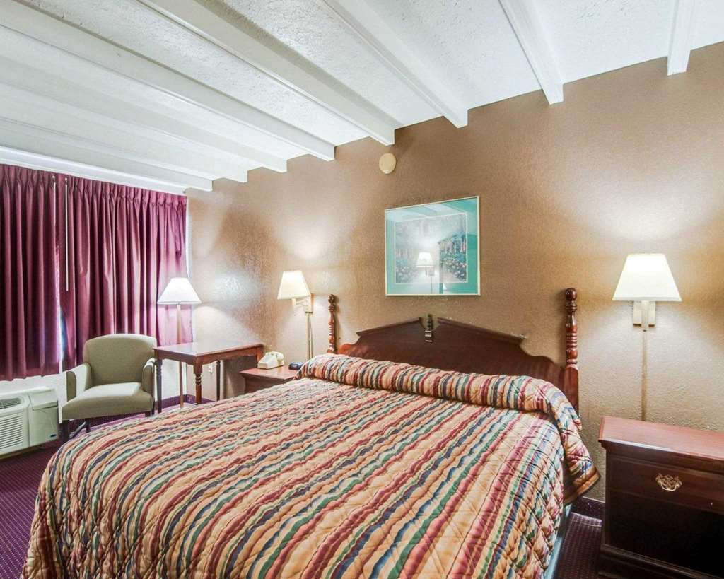 Econo Lodge Galax VA - photo 11