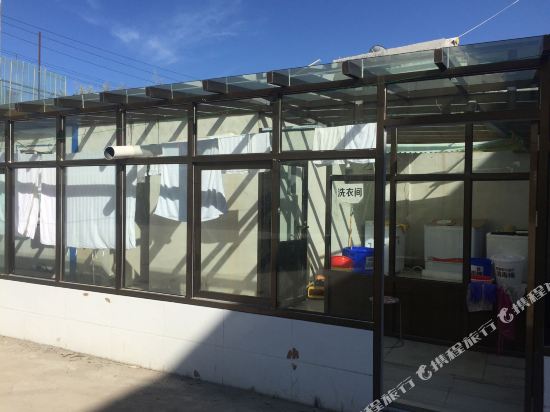 A happy Hotel in Gonghe, People's Republic of China