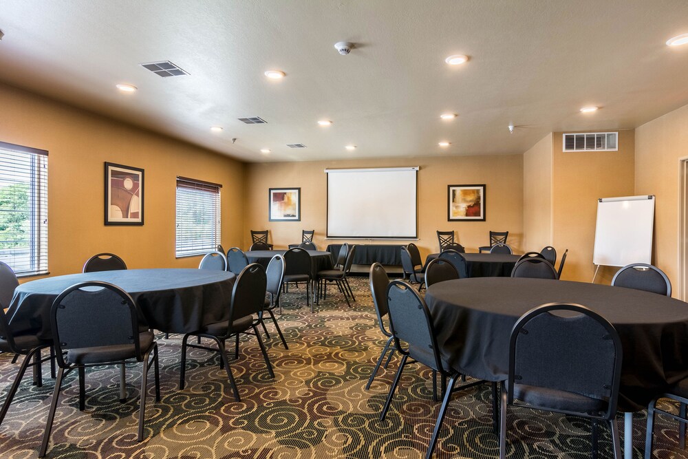 Cobblestone Hotel & Suites Harborcreek - photo 23