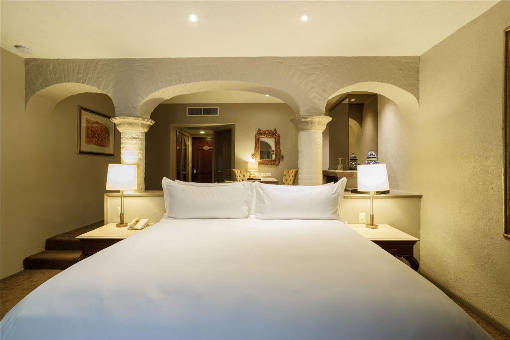 Governor Suite king