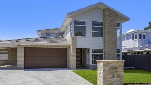 Ocean Breeze Umina Beach — Ettalong Beach
