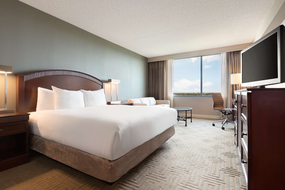 Hilton East Brunswick Hotel & Executive Meeting Center - photo 8