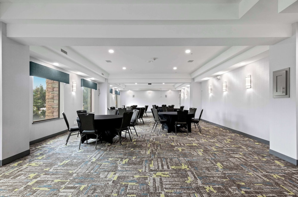 Hampton Inn & Suites Mount Pleasant - photo 34