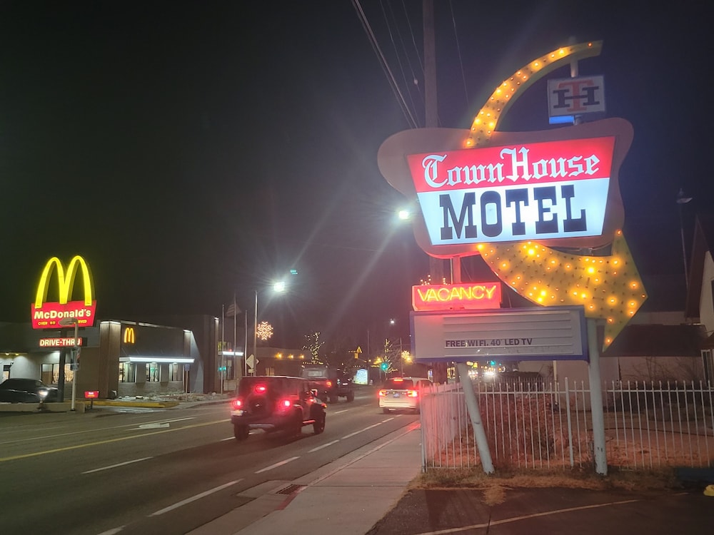 Townhouse Motel - photo 45