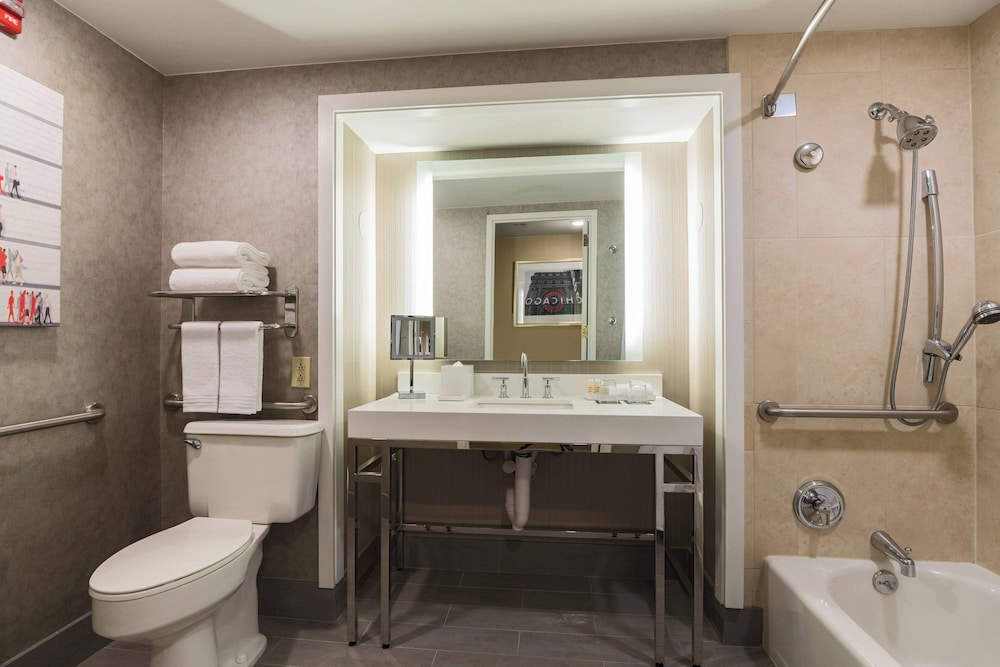 Renaissance Chicago Downtown Hotel - photo 38