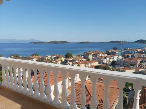 Upon The Hill — 4-Star Luxury Hotel in Nea Peramos, Greece