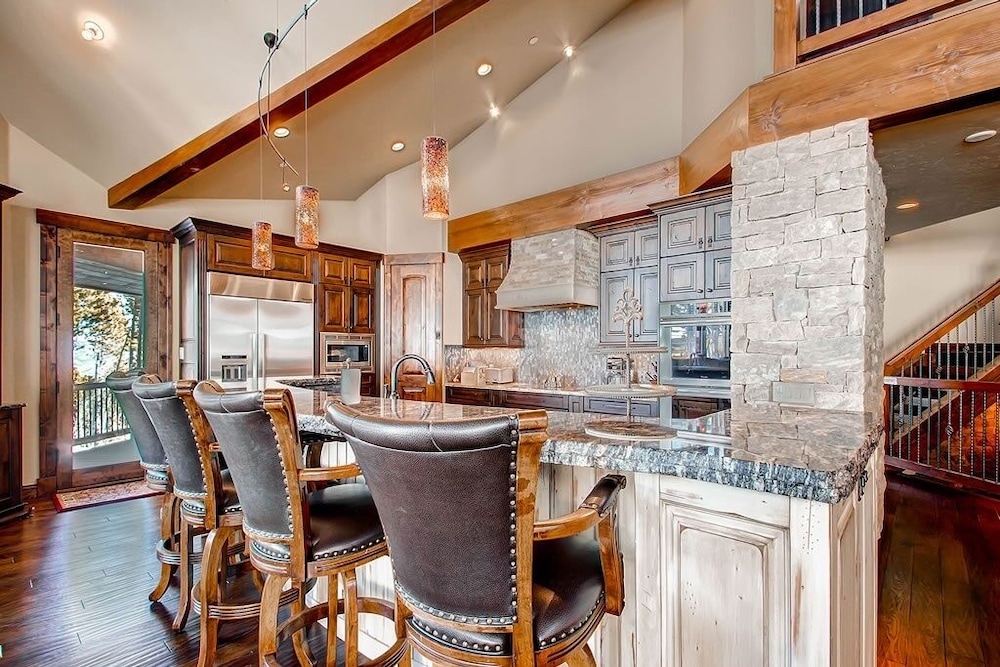 Slopeside Manor On Peak 8 By Pinnacle Lodging - photo 10