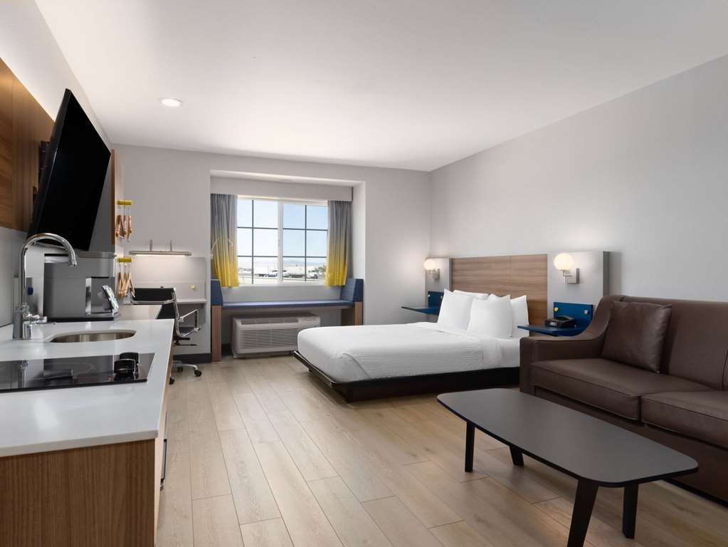 Microtel Inn & Suites by Wyndham Tracy - photo 32