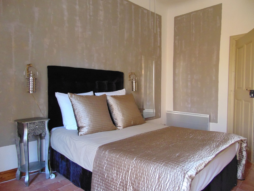 Le Bobo - carbon neutral hotel in Bize-Minervois