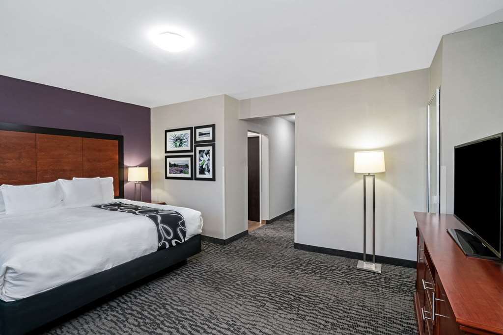 La Quinta Inn & Suites by Wyndham Knoxville North I 75 - photo 37