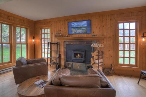421 Capital Ave — hotel in Creede