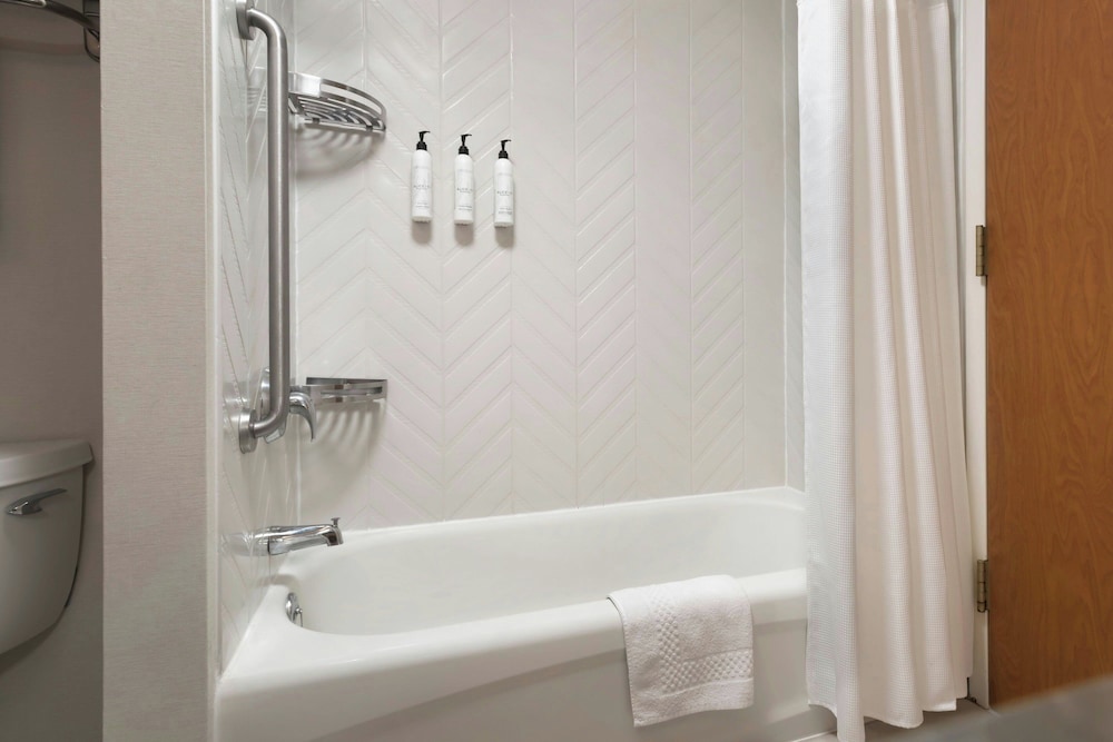 Fairfield Inn & Suites by Marriott Woodbridge - photo 14