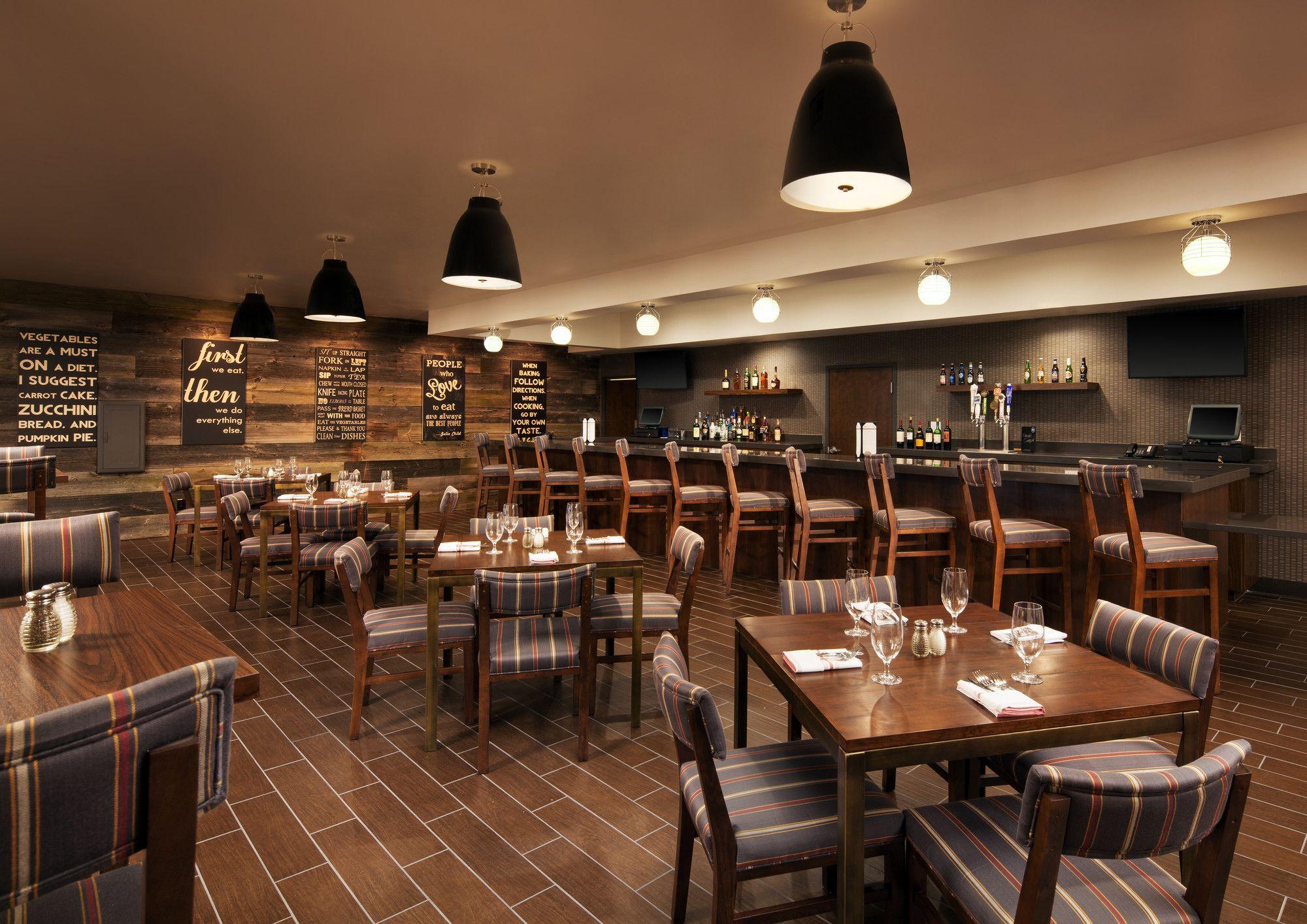 Four Points by Sheraton Phoenix South Mountain - photo 10