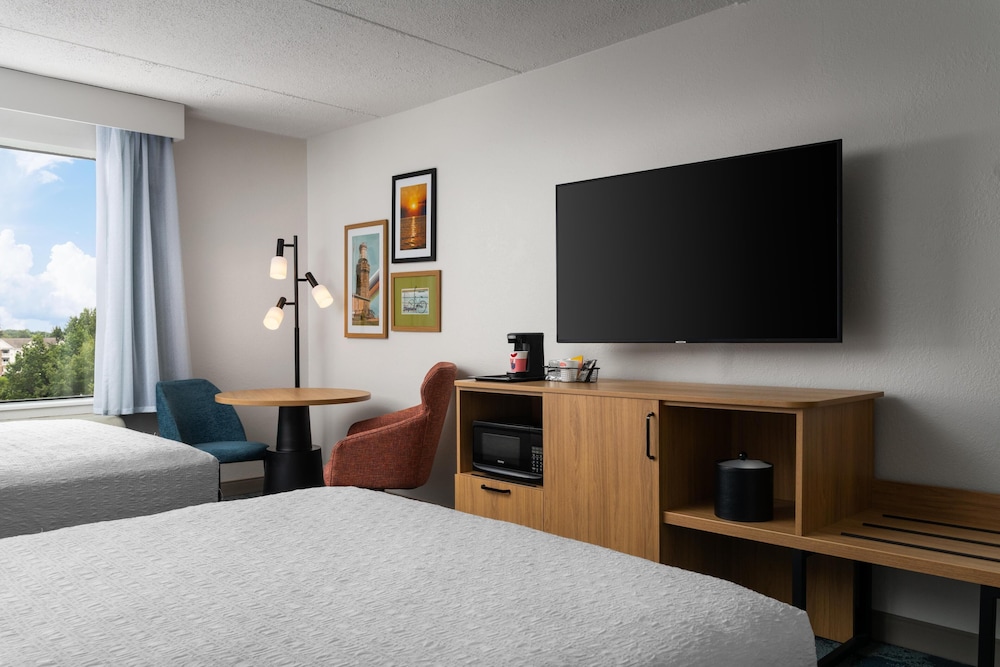 Hampton Inn Neptune Wall - photo 12