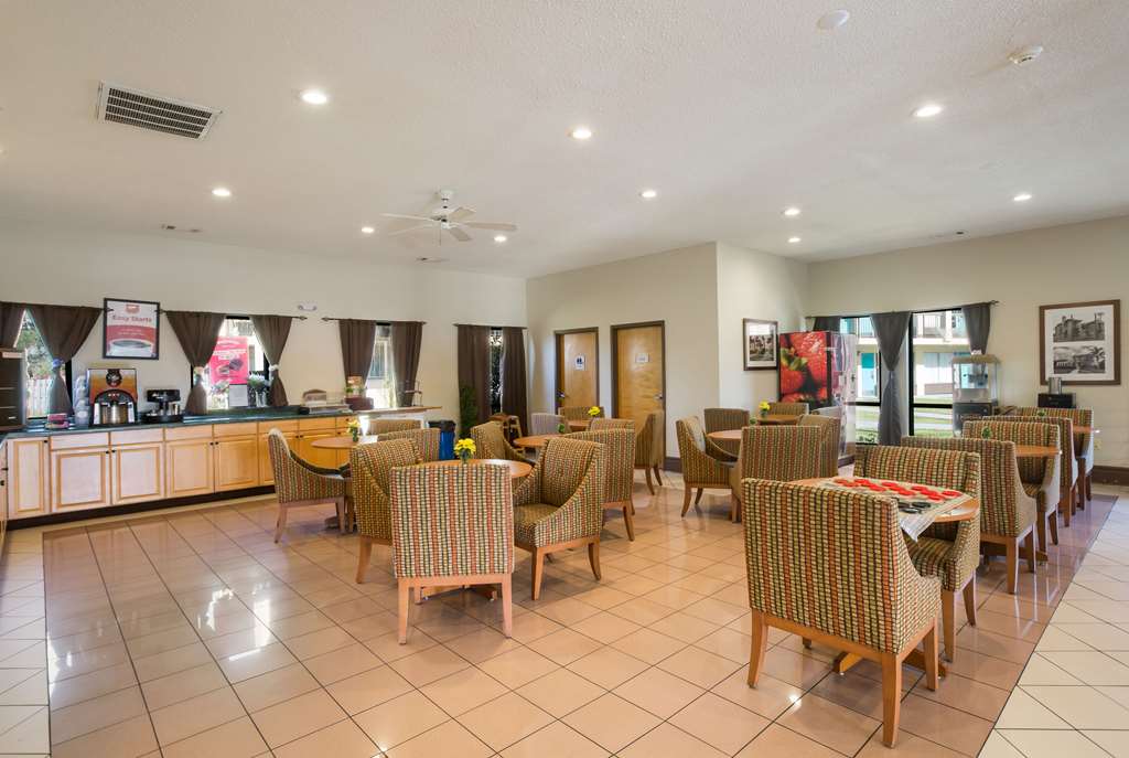 Econo Lodge Inn & Suites Hardeeville I 95 - photo 39