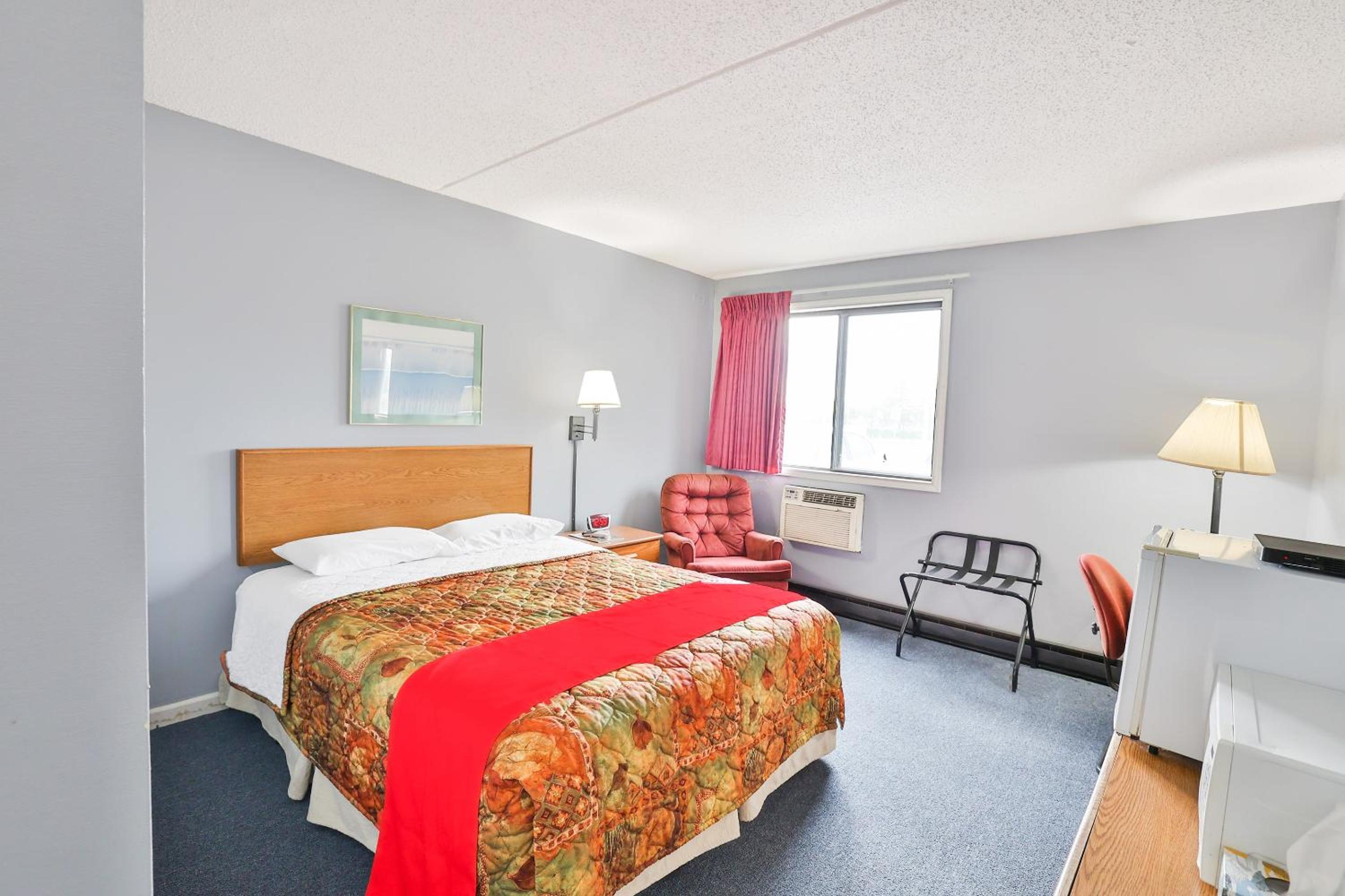 OYO Hotel Pipestone MN Canterbury Park - photo 17