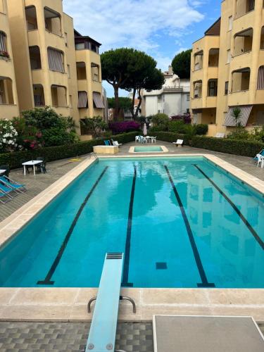 La casetta di Chloè residence con Piscina — 4-Star Luxury Hotel in Santa Marinella, Italy