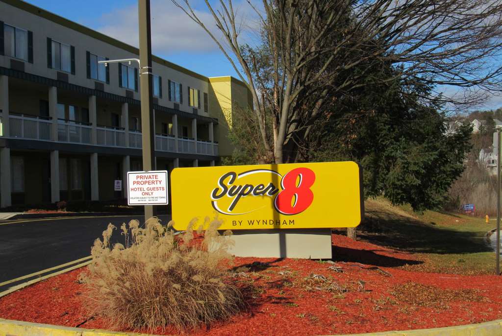 Super 8 by Wyndham New Cumberland in New Cumberland, United States