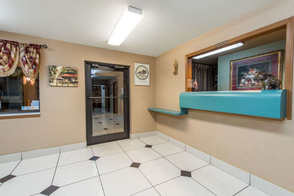 Super 8 by Wyndham Elizabethtown - photo 2