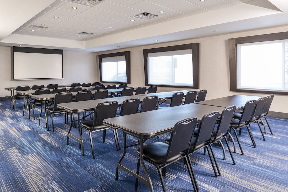 Holiday Inn Express & Suites Kansas City Lee's Summit by IHG - photo 46