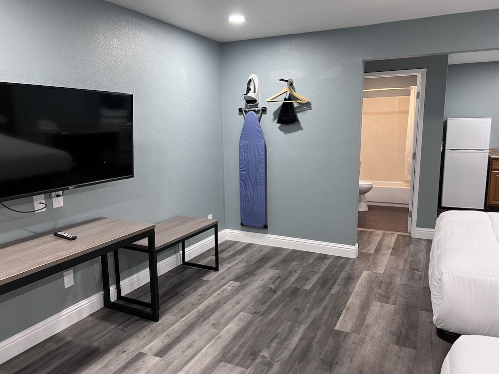 Surf City Inn and Suites - photo 21
