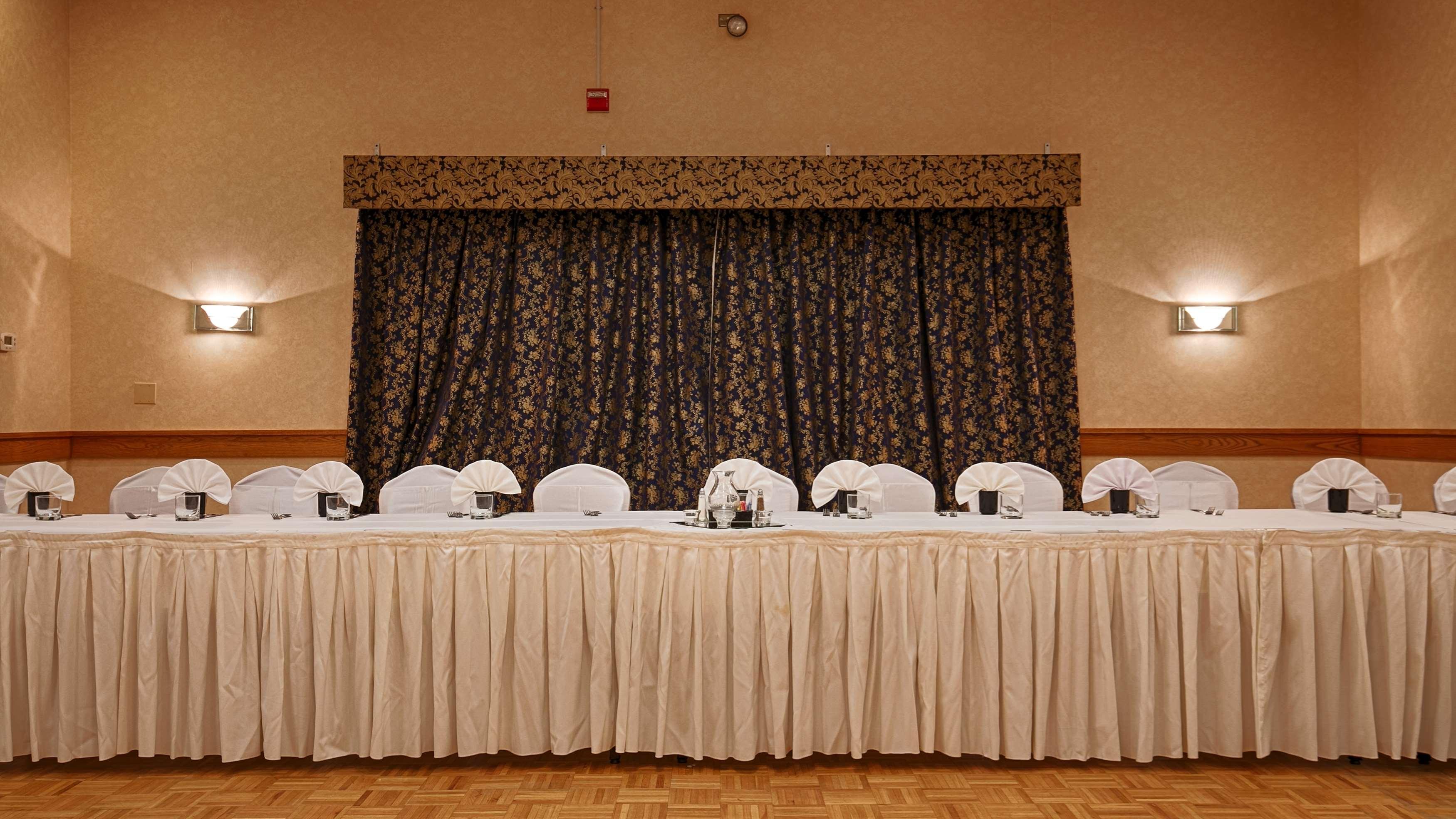 Best Western Plus Chicago Hillside - photo 25