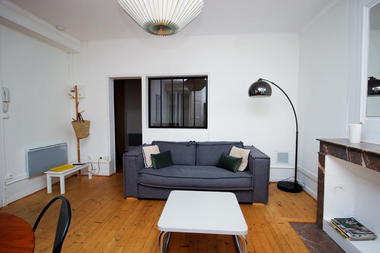 La Terrasse Hyper Centre Pres Des Halles in La Rochelle, France