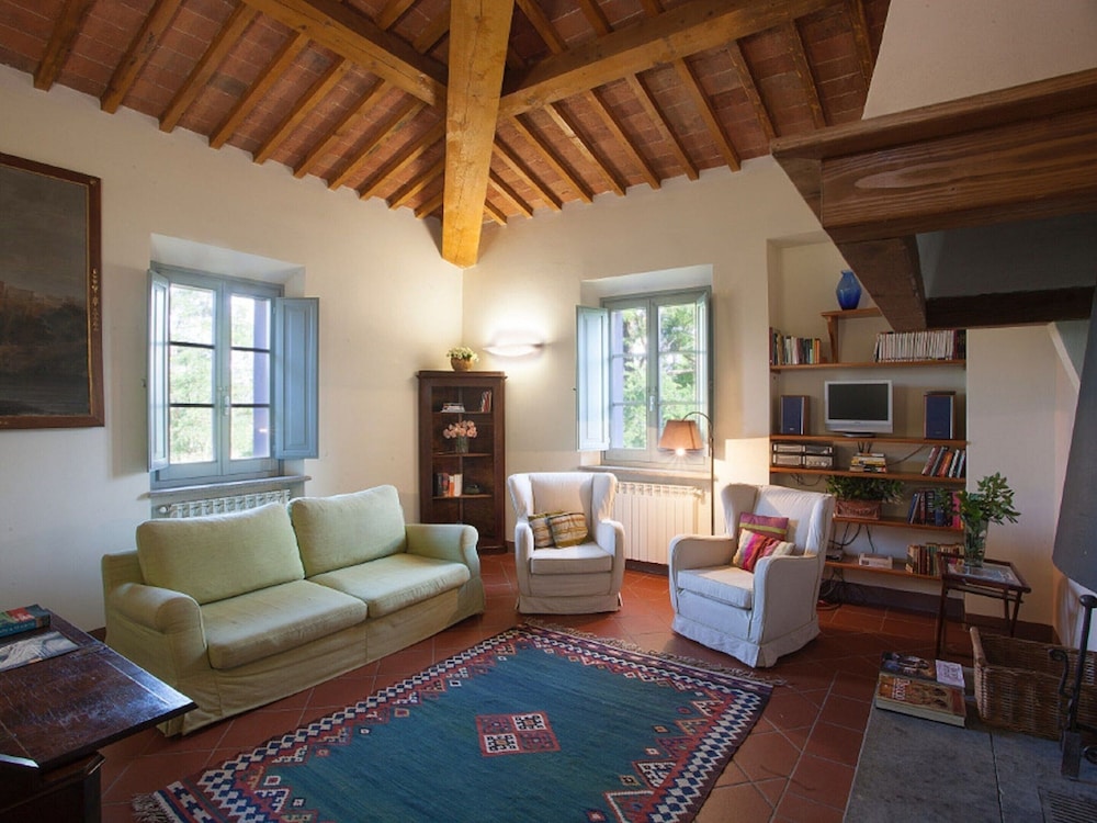 Tuscan Holiday Home With Pool — 4-Star Luxury Hotel in Chiusi, Italy