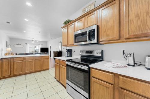 Thousand Hills Golf View Condo Walkin with Elevator and close to 76 — 4-Star Luxury Hotel in Branson, United States