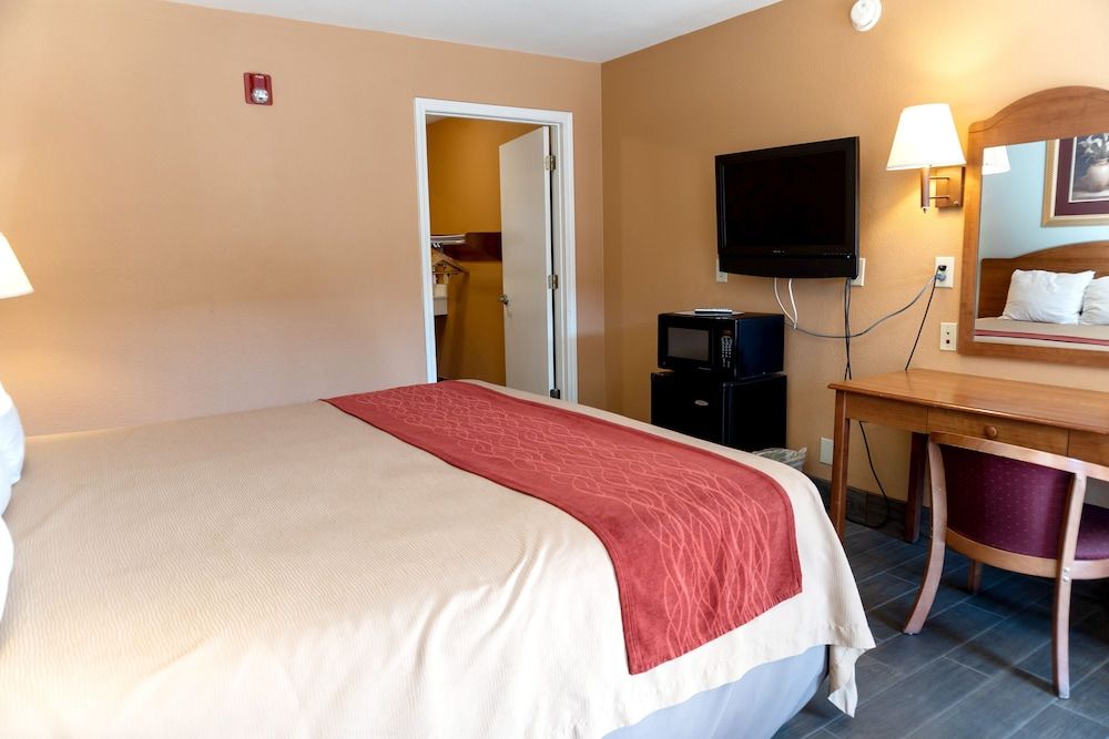 Coratel Inn and Suites By Jasper Anthony - photo 16