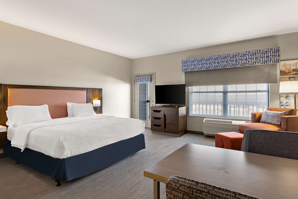 Hampton Inn & Suites by Hilton Petoskey - photo 34