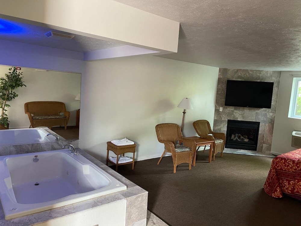 Vibe Inn Whirlpool Suites - photo 16