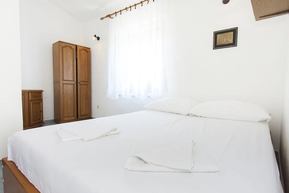 Zoran 400 m From Beach B2 in Omis, Croatia